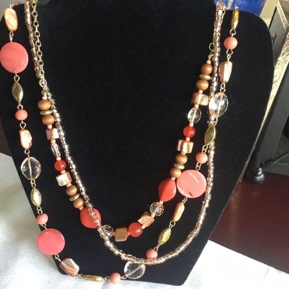 $12 ea or 3/$25. Goldtone and Peach Necklace - Picture 1 of 6